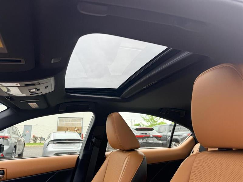 lexus IS 300 2021 - 12