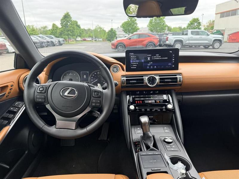 lexus IS 300 2021 - 14