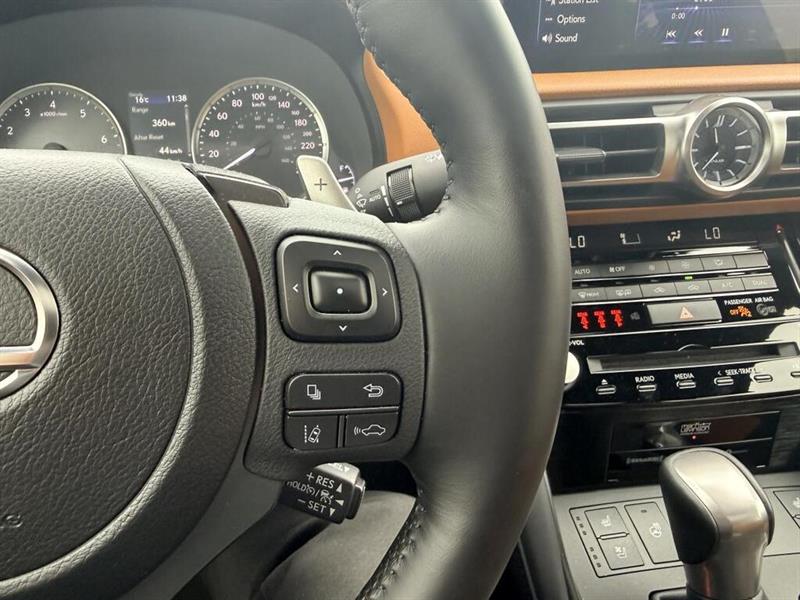lexus IS 300 2021 - 17