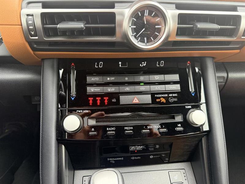lexus IS 300 2021 - 19