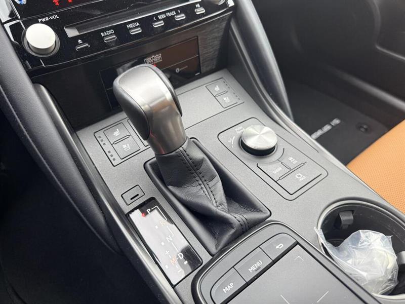 lexus IS 300 2021 - 20