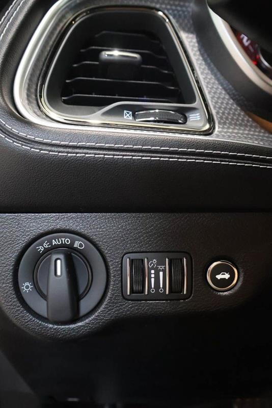 dodge Challenger 2022 - 26