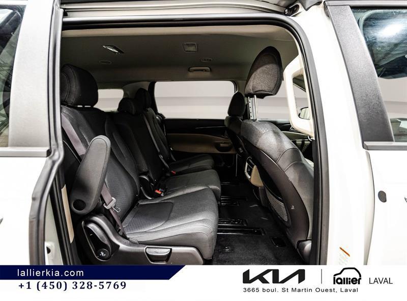 2025 Kia Carnival - Image 17