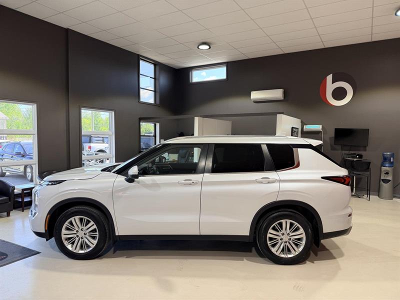 mitsubishi Outlander 2022 - 3