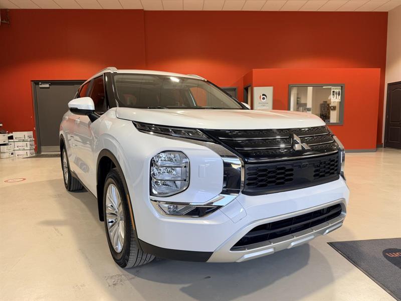 mitsubishi Outlander 2022 - 12