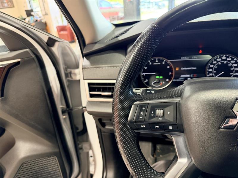 mitsubishi Outlander 2022 - 21