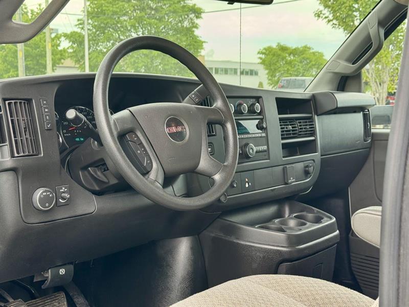 gmc Savana 3500 Cutaway Van 2023 - 11