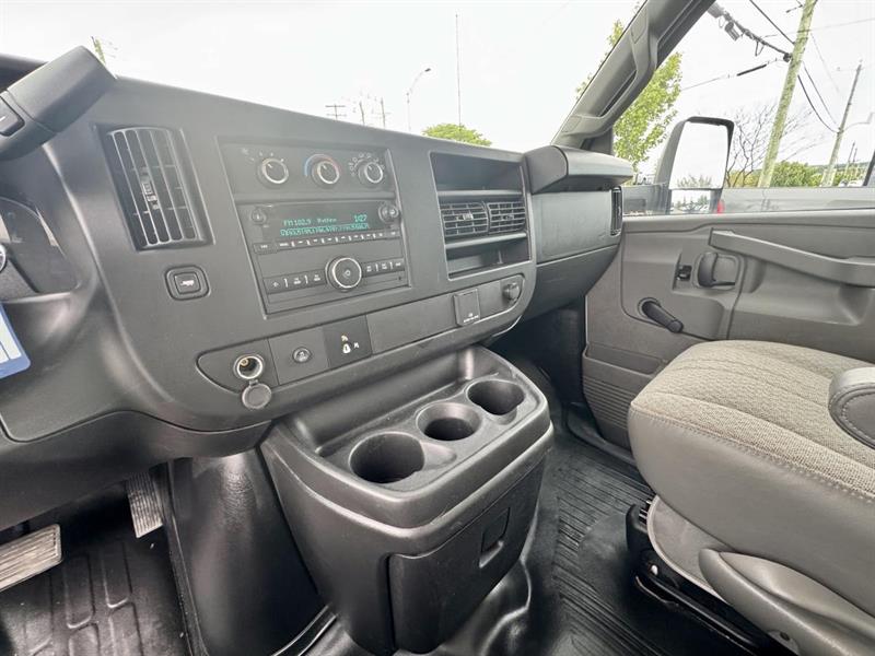 gmc Savana 3500 Cutaway Van 2023 - 14