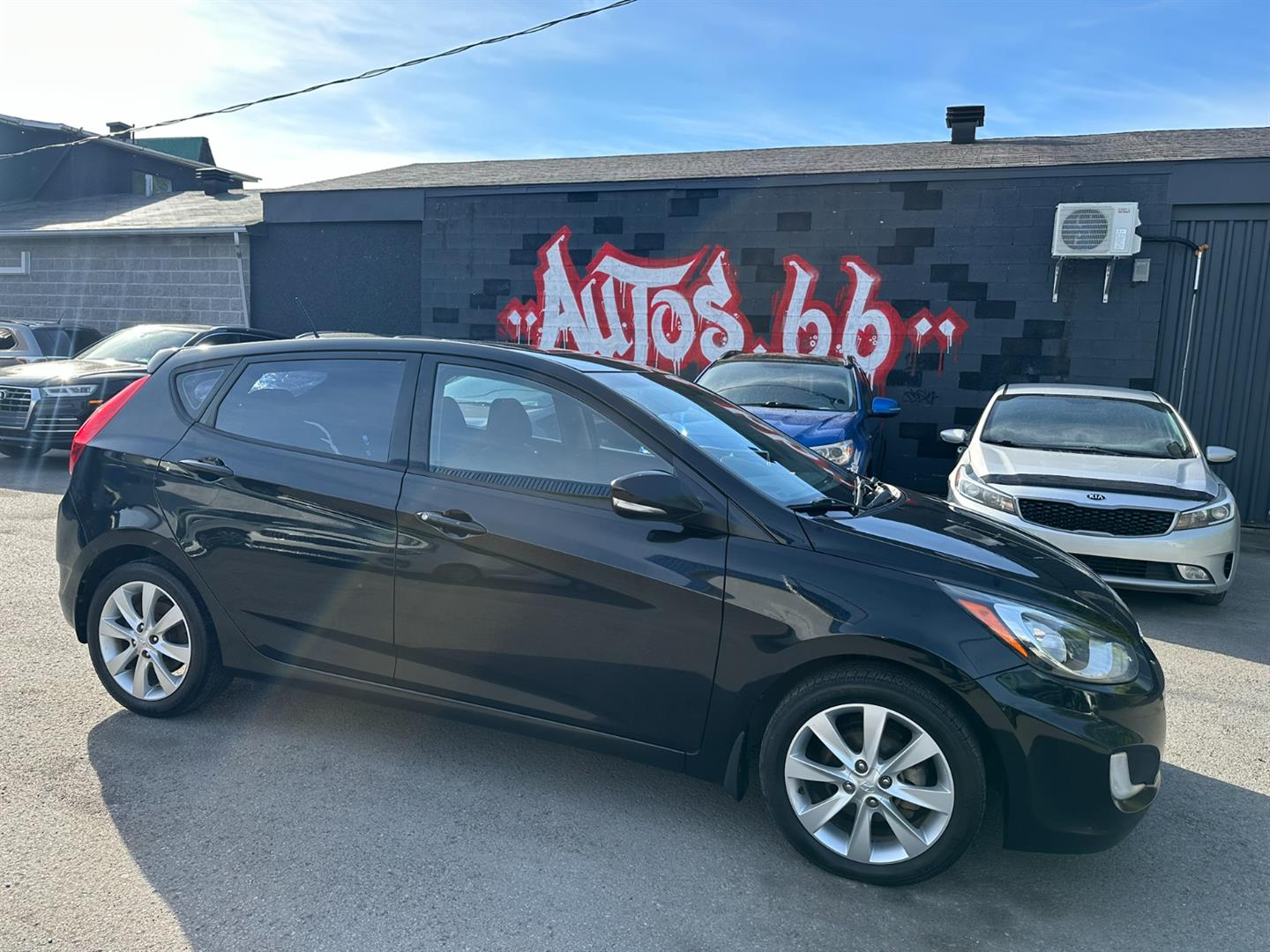 2013 Hyundai Accent GLS 4-Door Hatchback FWD