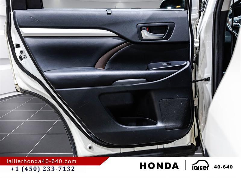 2019 Toyota Highlander - Image 12