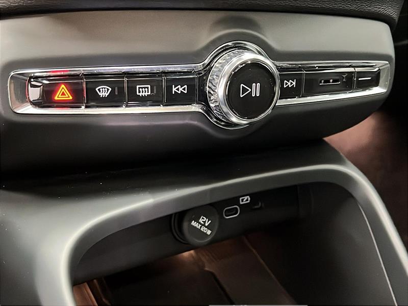 volvo XC40 2024 - 16