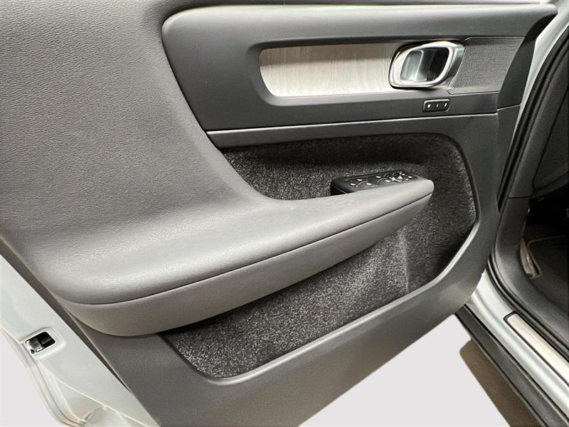 volvo XC40 2024 - 25
