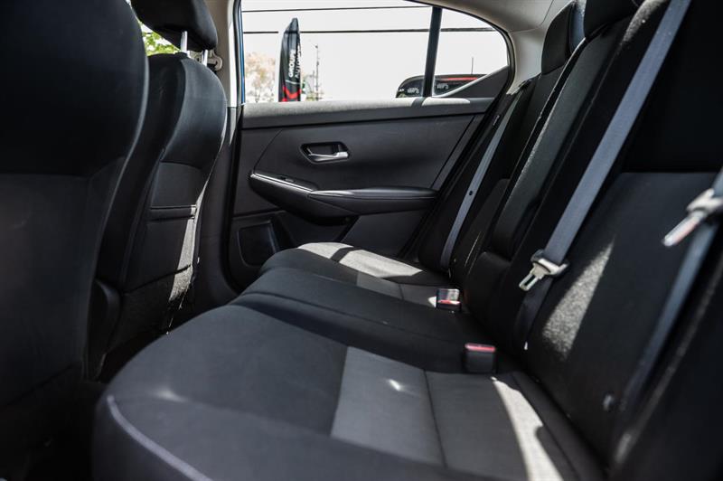 nissan Sentra 2020 - 24