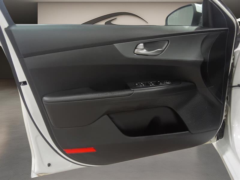 kia Forte 2021 - 18