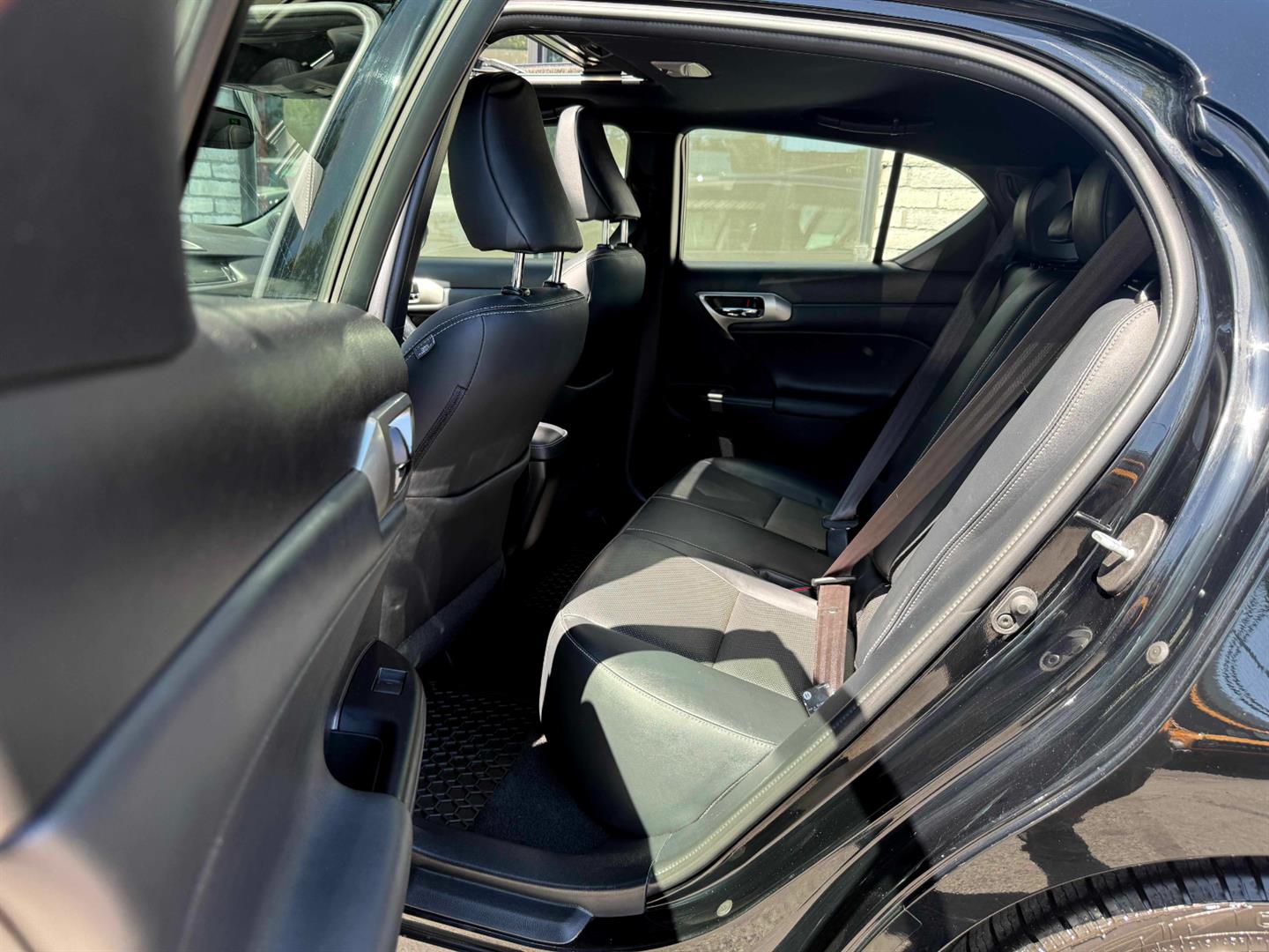 lexus CT 200h 2017 - 25