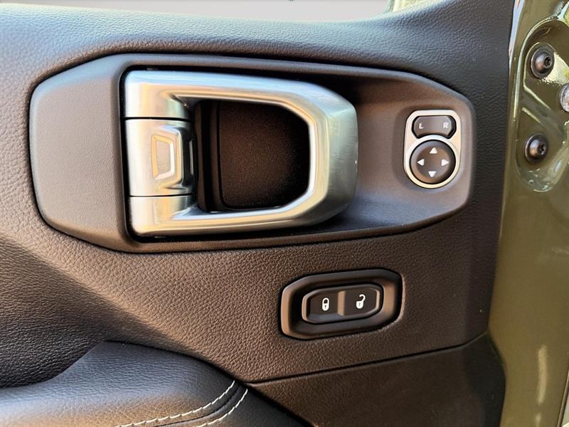 jeep Wrangler 2023 - 26
