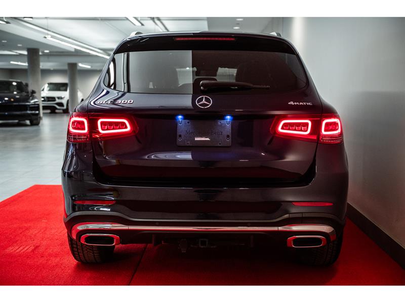 mercedes-benz GLC300 2022 - 7