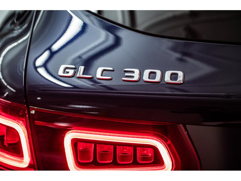 mercedes-benz GLC300 2022 - 8