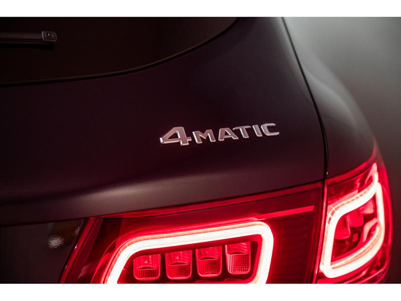 mercedes-benz GLC300 2022 - 9