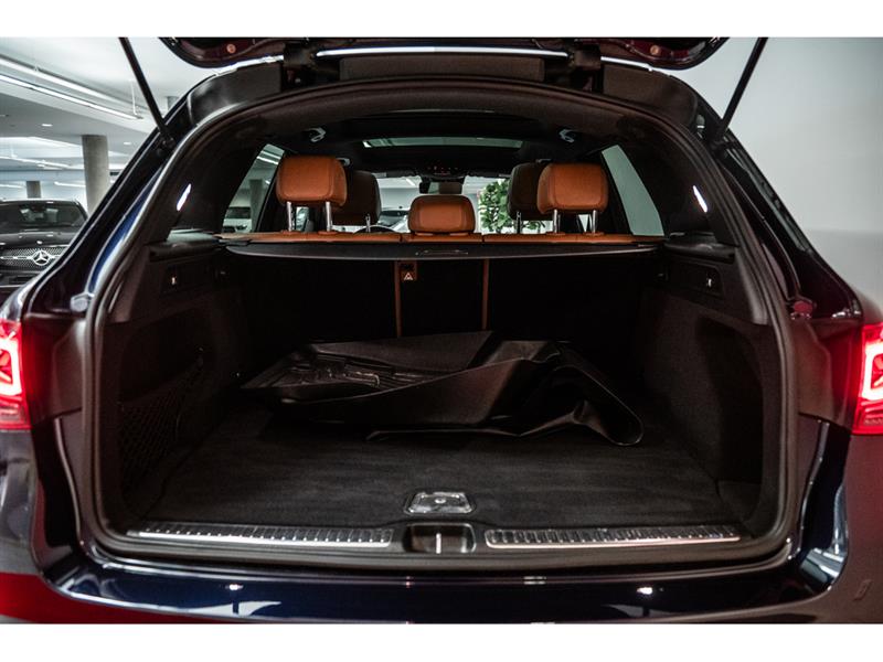 mercedes-benz GLC300 2022 - 10