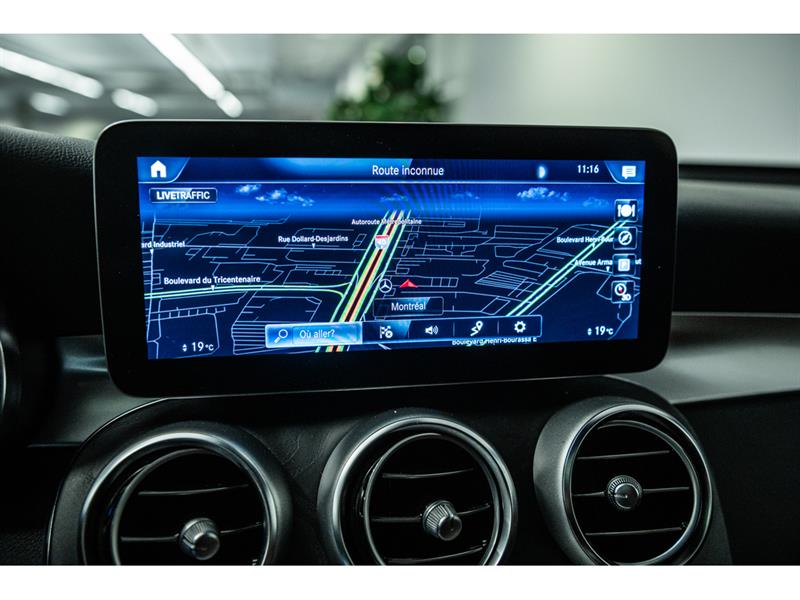 mercedes-benz GLC300 2022 - 19
