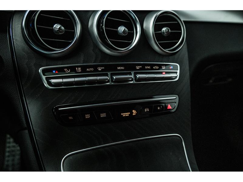 mercedes-benz GLC300 2022 - 21