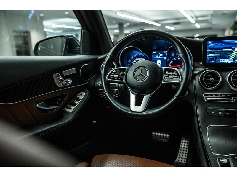 mercedes-benz GLC300 2022 - 27