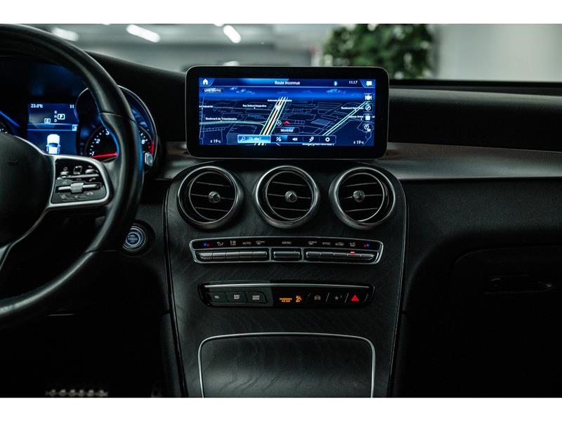 mercedes-benz GLC300 2022 - 28