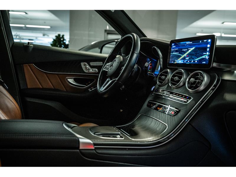 mercedes-benz GLC300 2022 - 29