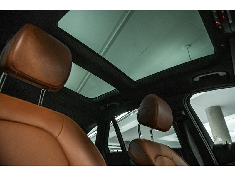mercedes-benz GLC300 2022 - 31