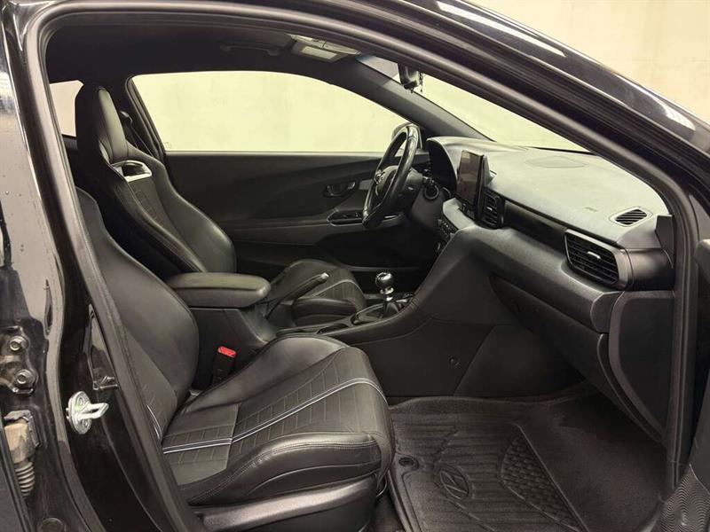 hyundai Veloster 2022 - 26