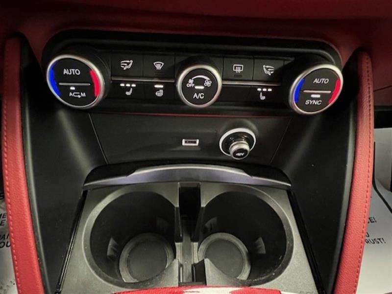 alfa romeo Stelvio 2018 - 25
