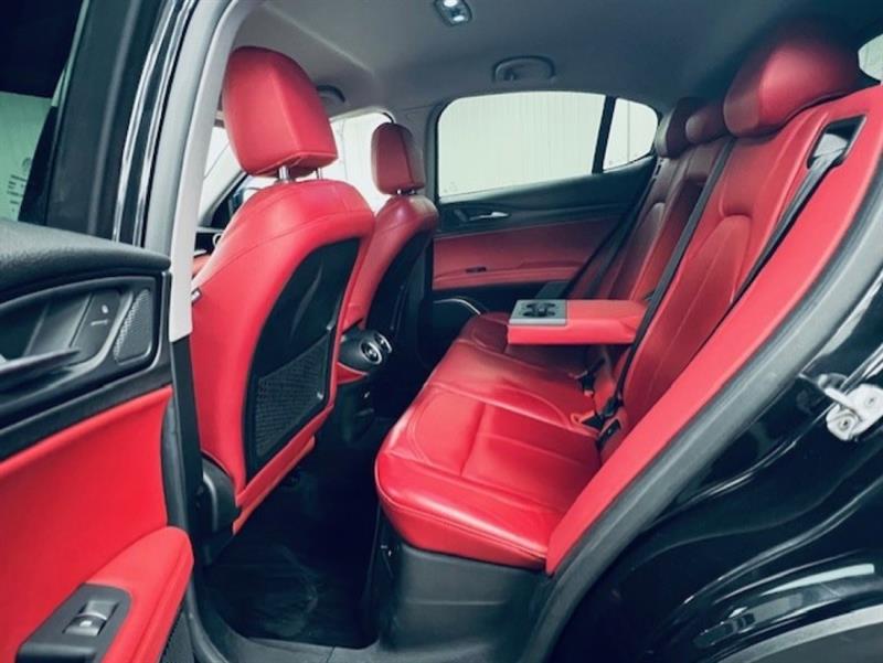 alfa romeo Stelvio 2018 - 34