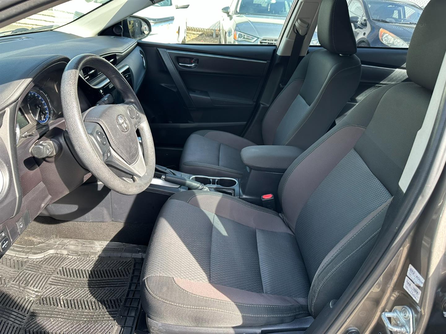 toyota Corolla 2017 - 10
