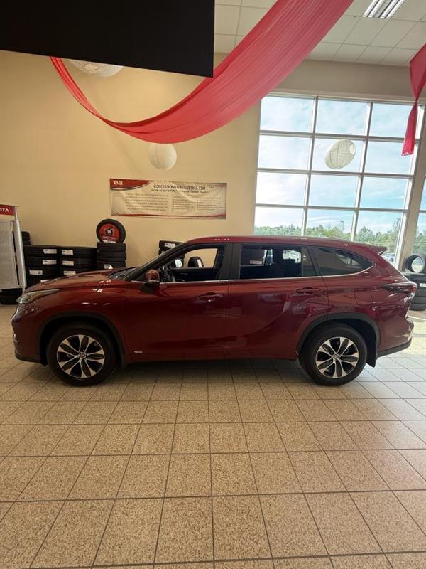 Red 2026 Toyota Highlander Hybrid XLE AWD SUV / Crossover All-Wheel Drive Continuously Variable Transmission
