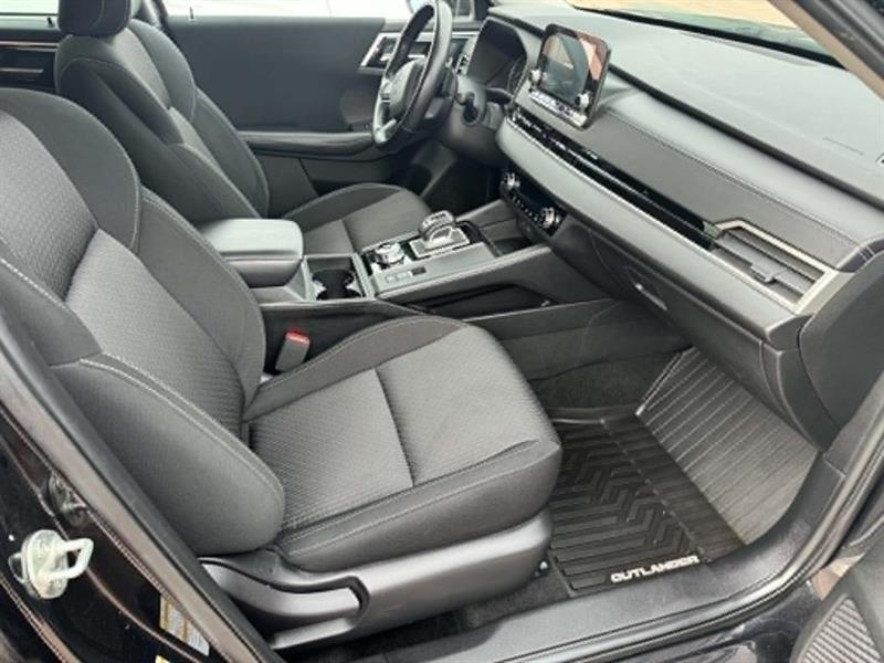 mitsubishi Outlander 2022 - 16