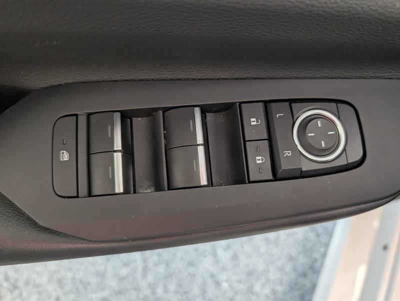 toyota Prius Plug-In Hybrid 2025 - 14