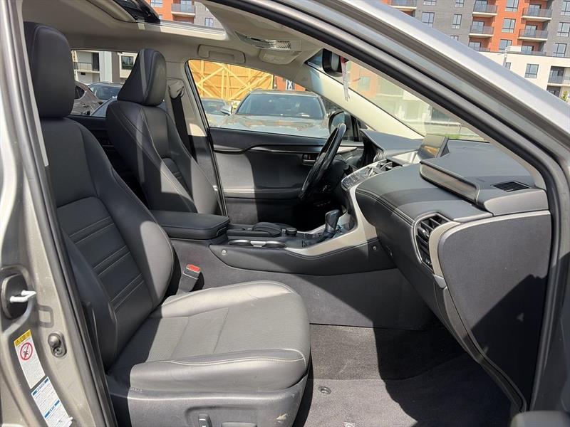 lexus NX 200t 2017 - 32