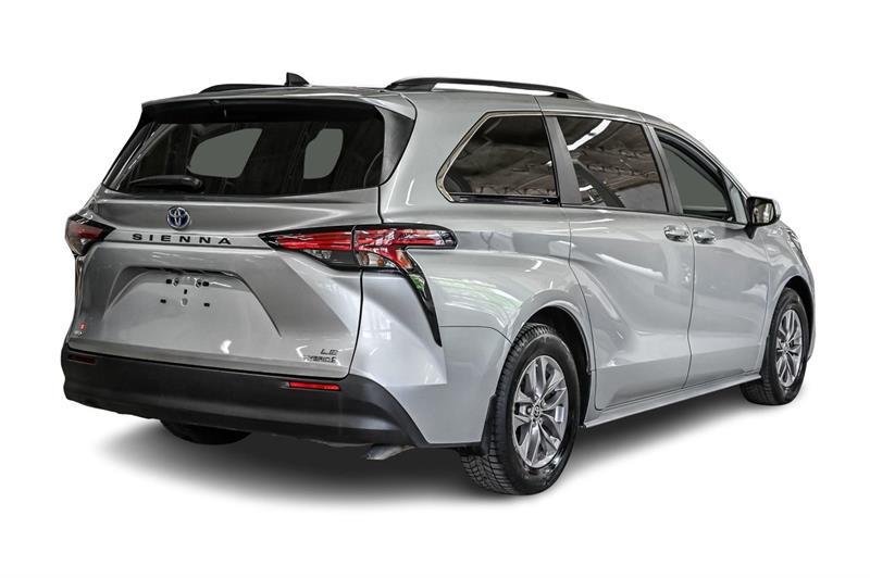 2022 Toyota Sienna - Image 6