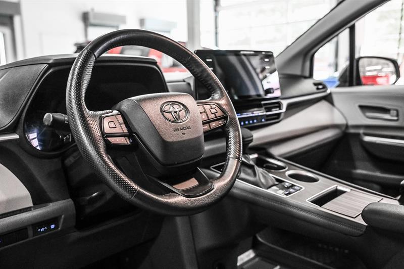 2022 Toyota Sienna - Image 14
