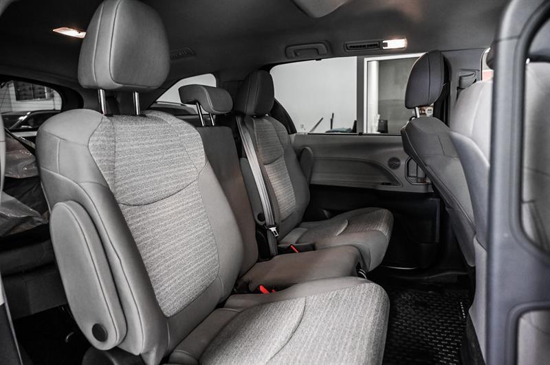 2022 Toyota Sienna - Image 29