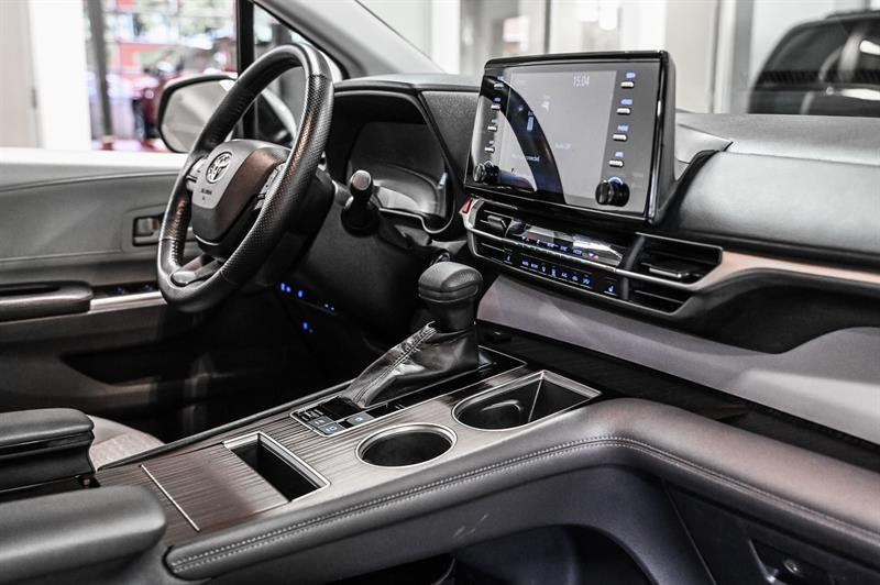 2022 Toyota Sienna - Image 32