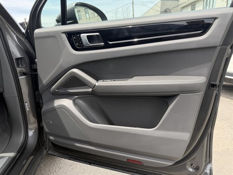 porsche Cayenne 2020 - 24