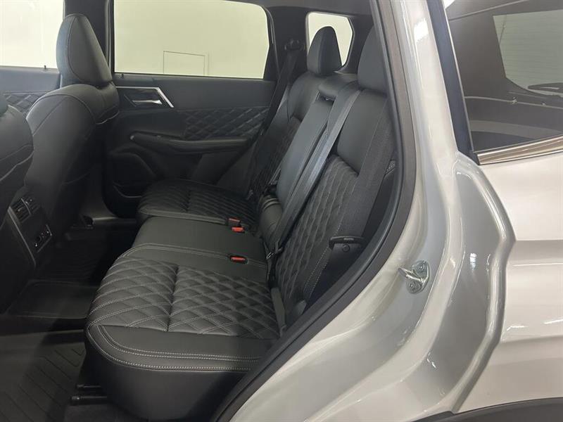 mitsubishi Outlander rechargeable 2025 - 17