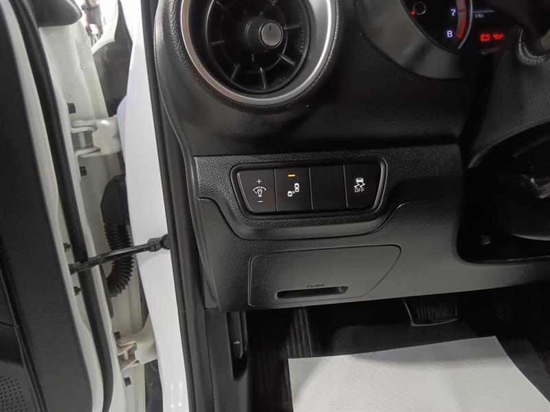 kia Forte5 2022 - 26
