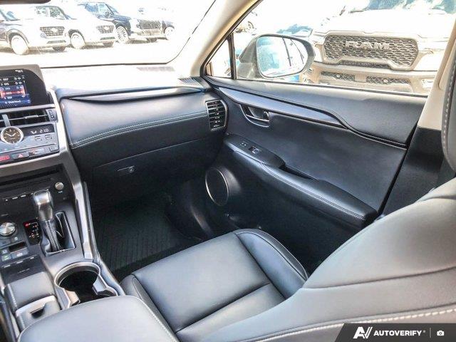 lexus NX 2019 - 24
