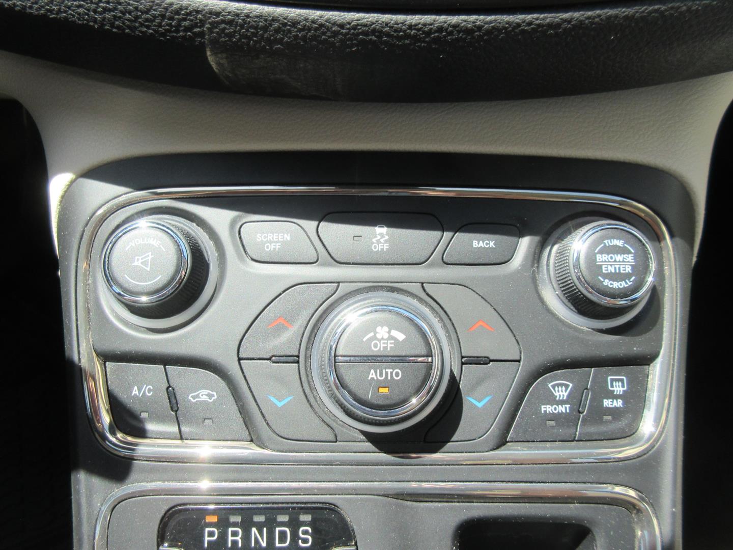 chrysler 200 2015 - 34