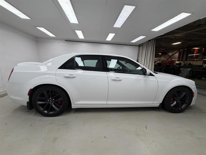 chrysler 300c 2023 - 4