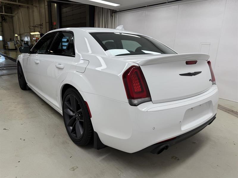 chrysler 300c 2023 - 7