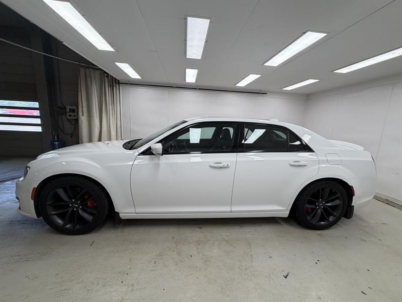 chrysler 300c 2023 - 8